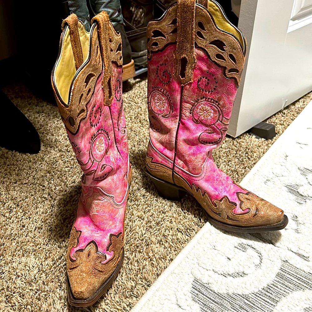 Cow girl boots BRAND Corral Boots size 7M